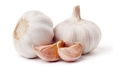 Knoblauch zur Behandlung von Warzen